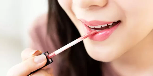 Cara Memilih Warna Lipstik Sesuai Warna Kulit