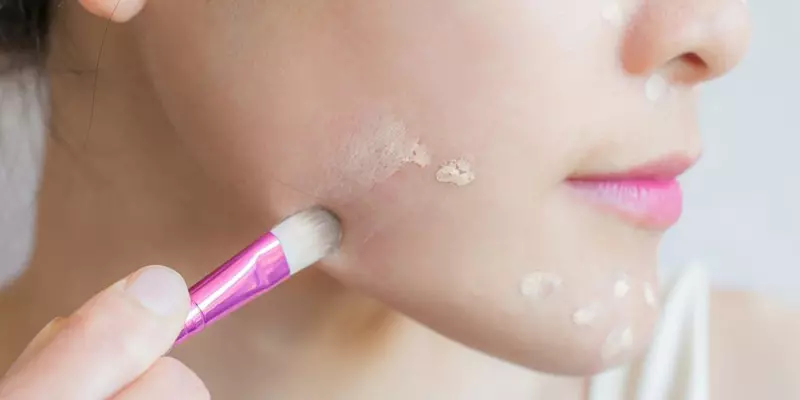 Memahami Perbedaan Concealer Dan Foundation Memahami Perbedaan Concealer Dan Foundation