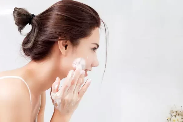 Tips Perawatan Kulit Wajah Setelah Menggunakan Make Up