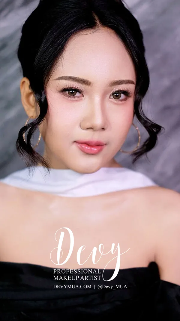 Makeup Douyin Style Dengan Tampilan Glossy dan Youthful oleh MUA Jakarta Barat